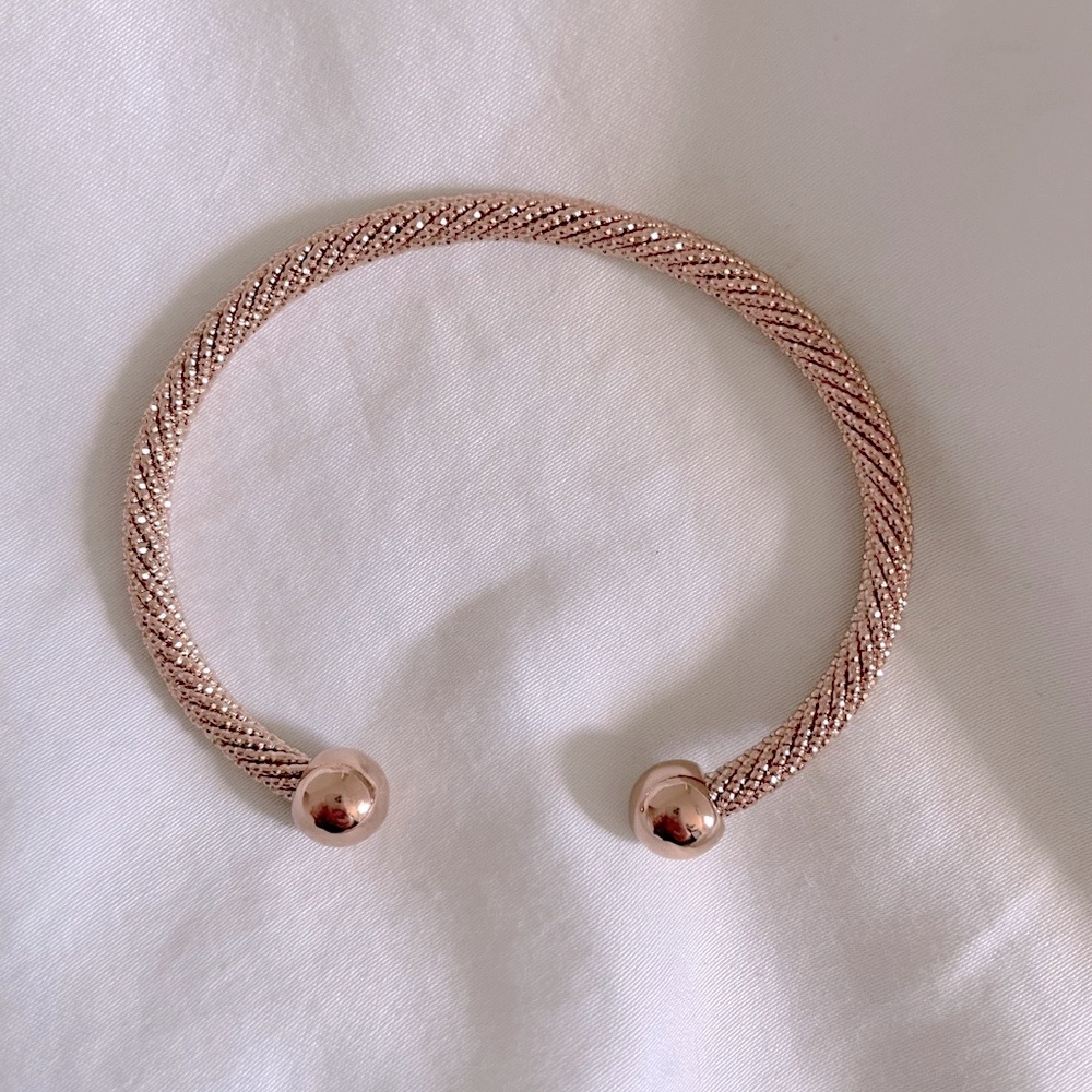 Rose gold bangle